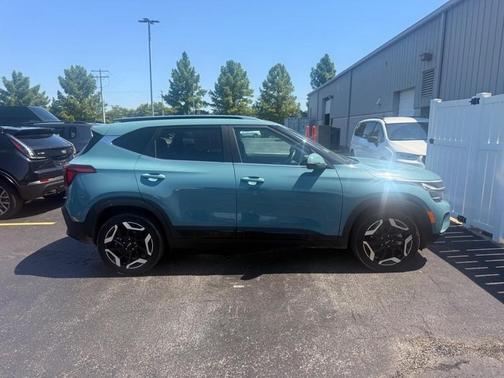 Blue 2024 Kia Seltos SX