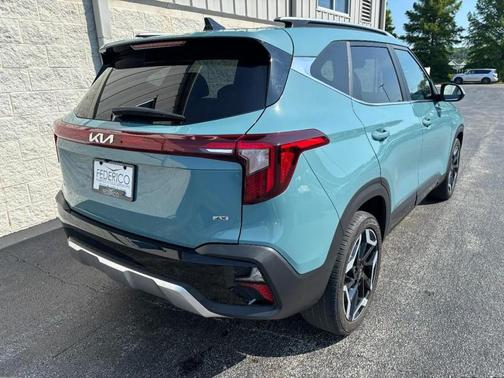 Blue 2024 Kia Seltos SX