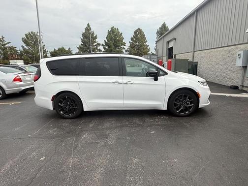 2025 Chrysler Pacifica Limited