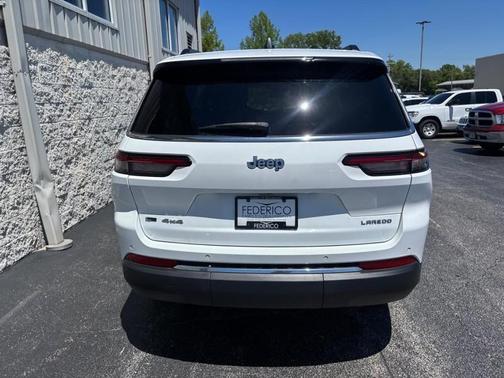 Bright White Clearcoat 2022 Jeep Grand Cherokee L Laredo