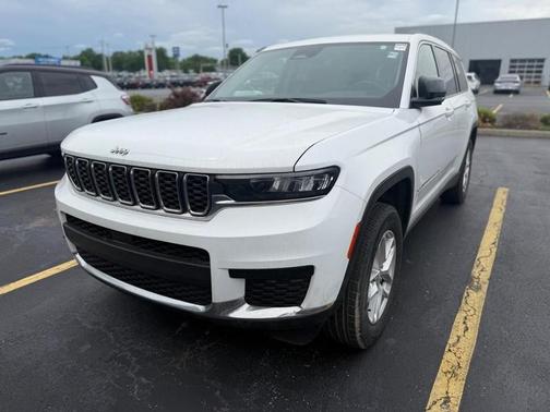 Bright White Clearcoat 2022 Jeep Grand Cherokee L Laredo