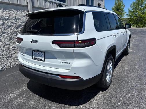 Bright White Clearcoat 2022 Jeep Grand Cherokee L Laredo