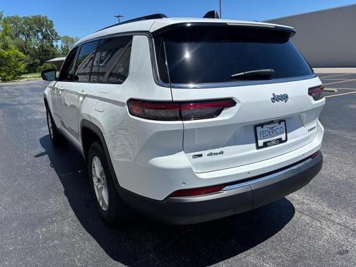 Bright White Clearcoat 2022 Jeep Grand Cherokee L Laredo