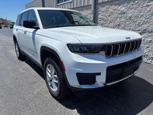 Bright White Clearcoat 2022 Jeep Grand Cherokee L Laredo