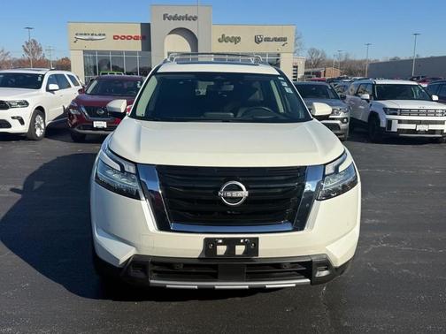 2023 Nissan Pathfinder Platinum