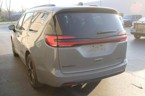 Ceramic Gray Clearcoat 2025 Chrysler Pacifica Limited
