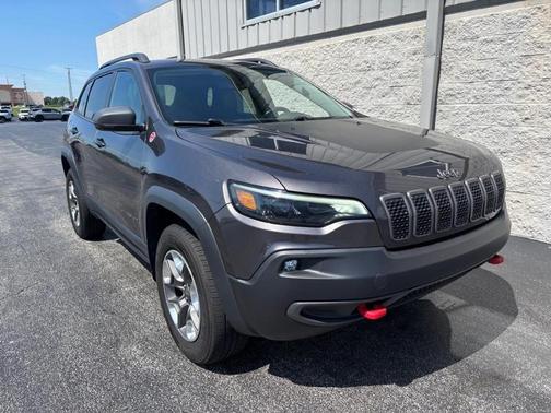 Granite Crystal Clearcoat Metallic 2019 Jeep Cherokee Trailhawk