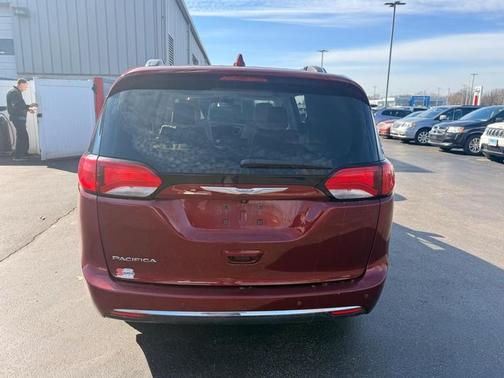 2018 Chrysler Pacifica Touring-L