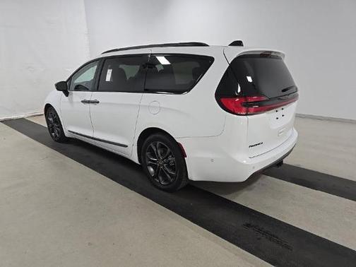 Bright White Clearcoat 2023 Chrysler Pacifica Touring-L