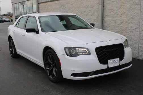 2022 Chrysler 300 Touring