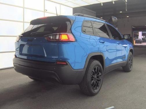 Hydro Blue Pearlcoat 2023 Jeep Cherokee Altitude Lux