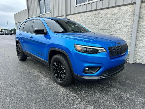Hydro Blue Pearlcoat 2023 Jeep Cherokee Altitude Lux