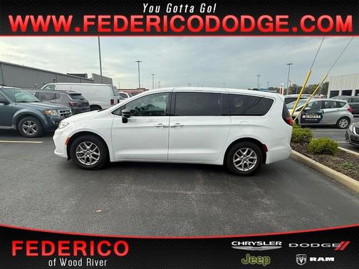 2025 Chrysler Pacifica Select