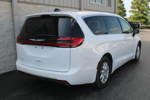 2024 Chrysler Pacifica Touring-L