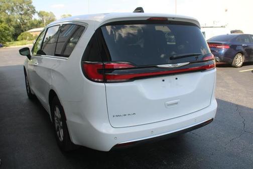 2024 Chrysler Pacifica Touring-L