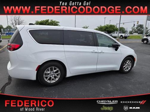 2024 Chrysler Pacifica Touring-L