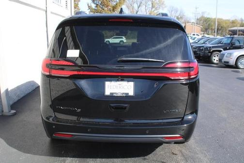 2026 Chrysler Pacifica Limited FWD