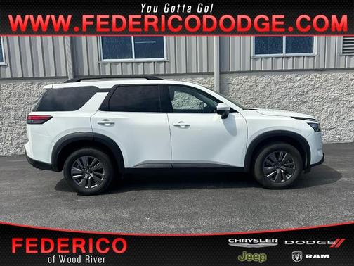 2025 Nissan Pathfinder SV