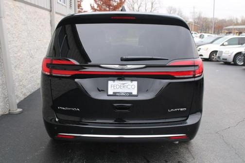 2026 Chrysler Pacifica Limited FWD
