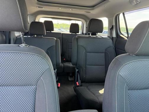 Summit White / White 2021 GMC Acadia SLE
