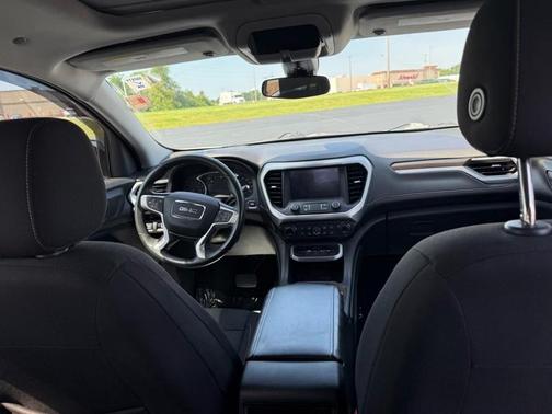 Summit White / White 2021 GMC Acadia SLE
