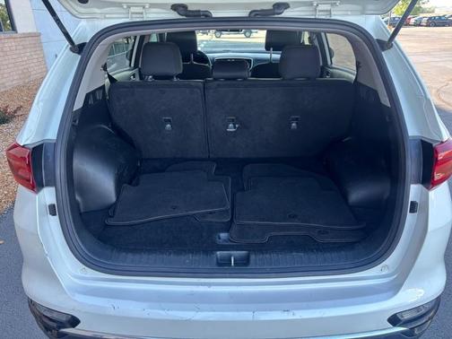 Snow White Pearl 2022 Kia Sportage LX