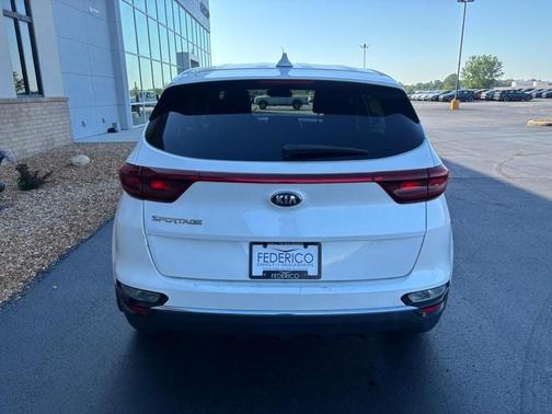 Snow White Pearl 2022 Kia Sportage LX
