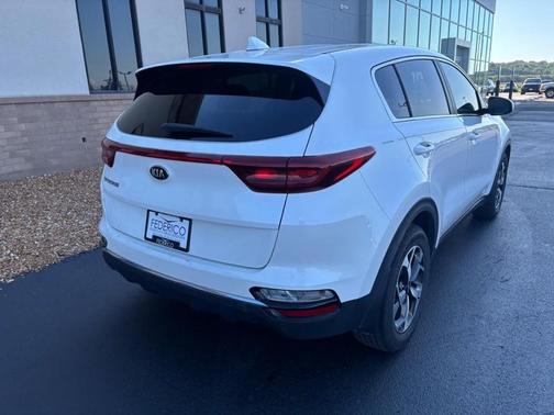 Snow White Pearl 2022 Kia Sportage LX