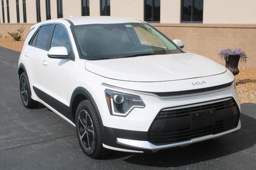 2023 Kia Niro LX