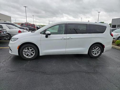 2023 Chrysler Pacifica Touring-L