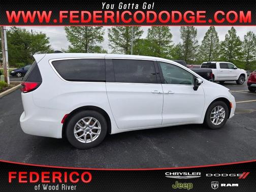 2023 Chrysler Pacifica Touring-L