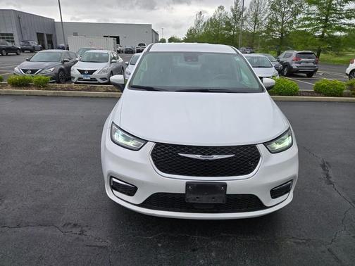 2023 Chrysler Pacifica Touring-L