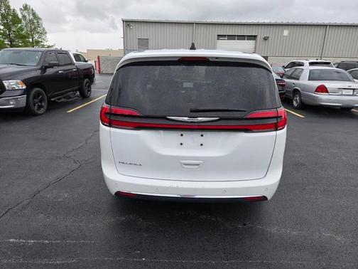 2023 Chrysler Pacifica Touring-L