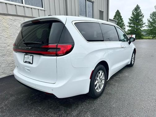 Bright White Clearcoat 2027 Chrysler Pacifica SELECT