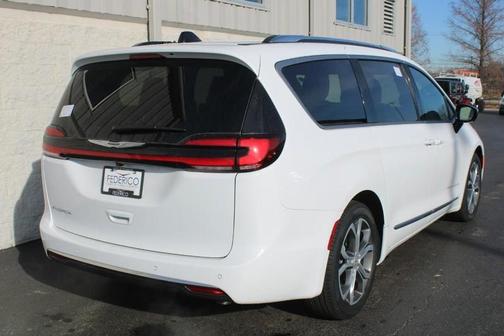 2026 Chrysler Pacifica Pinnacle FWD
