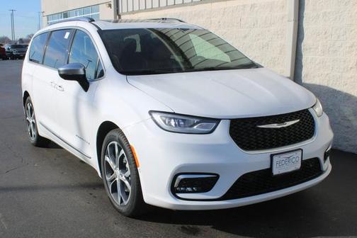 2026 Chrysler Pacifica Pinnacle FWD