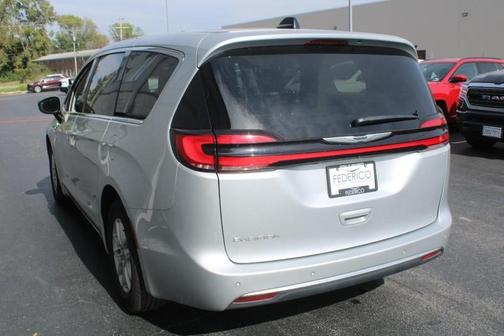 2024 Chrysler Pacifica Touring-L