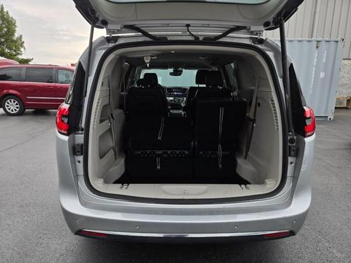 2024 Chrysler Pacifica Touring-L