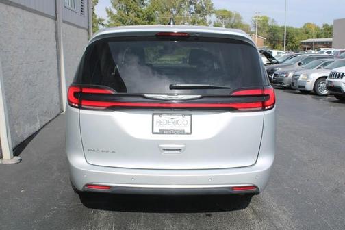 2024 Chrysler Pacifica Touring-L