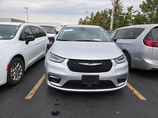 2024 Chrysler Pacifica Touring-L