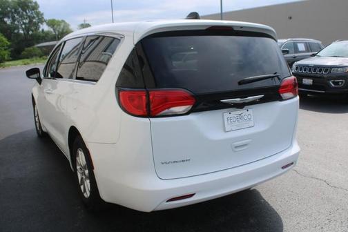 2022 Chrysler Voyager LX
