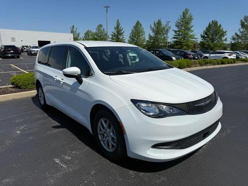 2022 Chrysler Voyager LX