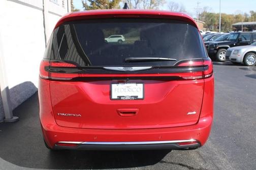2026 Chrysler Pacifica Select AWD