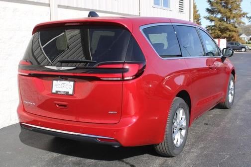 2026 Chrysler Pacifica Select AWD