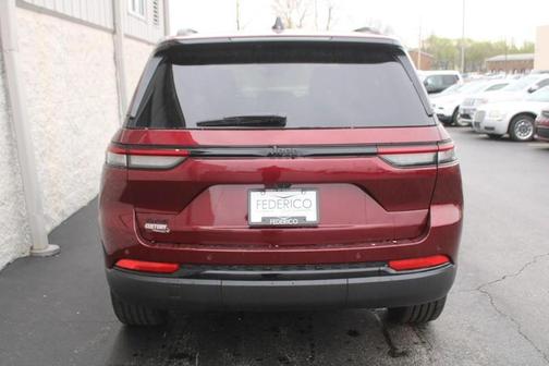 2025 Jeep Grand Cherokee Laredo