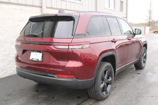 2025 Jeep Grand Cherokee Laredo