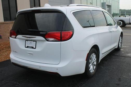 2019 Chrysler Pacifica Touring-L