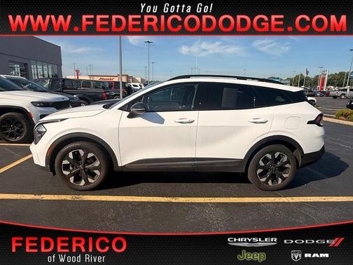 Glacial White Pearl 2023 Kia Sportage X-Line