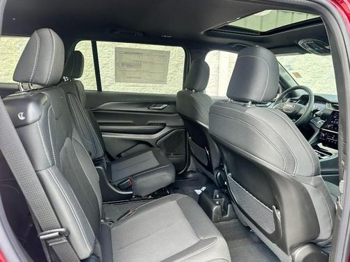Velvet Red Pearlcoat 2026 Jeep Grand Cherokee L Laredo X 4x4