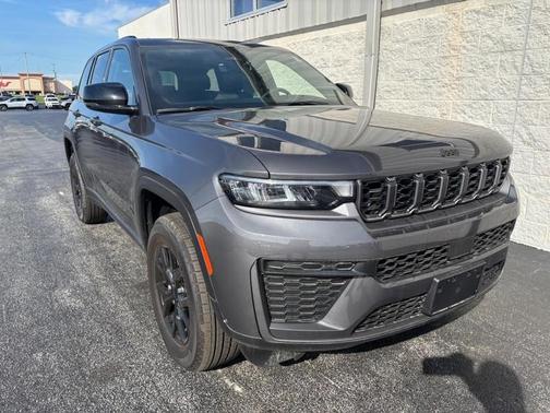 Metallic 2026 Jeep Grand Cherokee Laredo